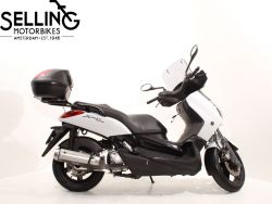 X MAX 250