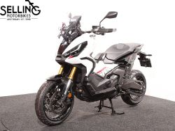 HONDA - X-ADV 750 NH138 Shasta White