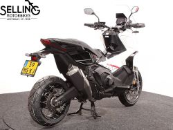 HONDA - X-ADV 750 NH138 Shasta White