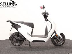 EM1 e Pearl Sunbeam White NHA6