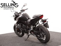 HONDA - CB 750 Hornet