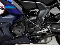 YAMAHA - R7