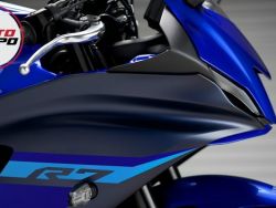 YAMAHA - R7