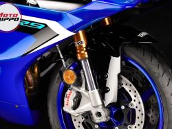 YAMAHA - R9