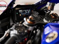YAMAHA - R9