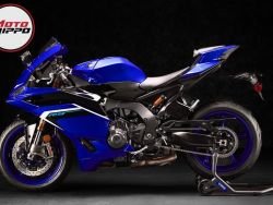 YAMAHA - R9