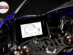 YAMAHA - R9
