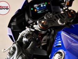 YAMAHA - R9