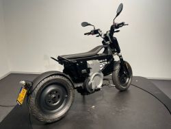 BMW - CE 02