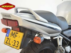 YAMAHA - FZS 600 FAZER