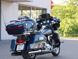 HARLEY-DAVIDSON - FLHTCUSE CVO