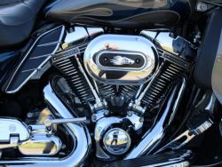 HARLEY-DAVIDSON - FLHTCUSE CVO