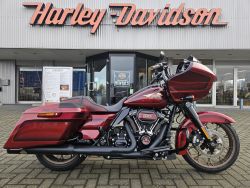 FLTRXS Road Glide Special