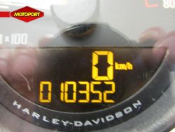 HARLEY-DAVIDSON - Sportster1200 Roadster