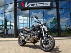 MONSTER 821