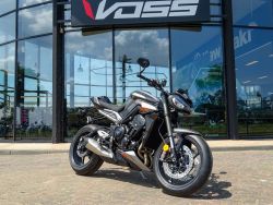 STREET TRIPLE RS