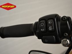 HARLEY-DAVIDSON - XL 883 IRON