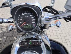 SUZUKI - M800