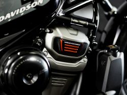 HARLEY-DAVIDSON - RH975 Vivid Black