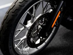 HARLEY-DAVIDSON - Nightster 975