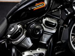 HARLEY-DAVIDSON - Nightster 975