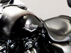 HARLEY-DAVIDSON - FLHRC Road King Classic
