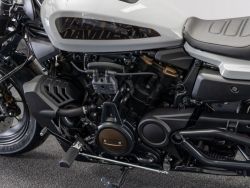 HARLEY-DAVIDSON - Sportster S