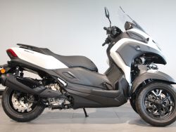TRICITY 300