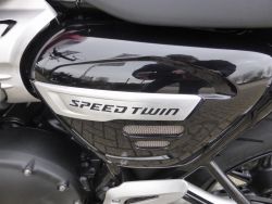TRIUMPH - Speed Twin 5354 km, eerste eig