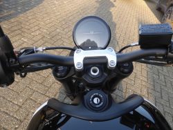 TRIUMPH - Trident 660 cruise control, sh
