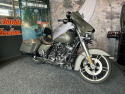 HARLEY-DAVIDSON - FLHX STREET GLIDE