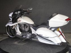 VICTORY - MAGNUM Door ons als nieuw gele