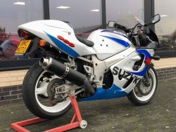 SUZUKI - GSX R 600