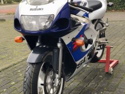 SUZUKI - GSX R 600