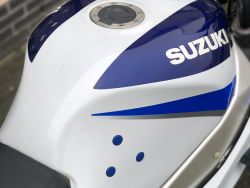 SUZUKI - GSX R 600