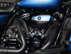 HARLEY-DAVIDSON - FLHXSANX Street Glide Special