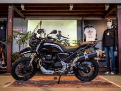 V85 TT GUARDIA D'ONOR